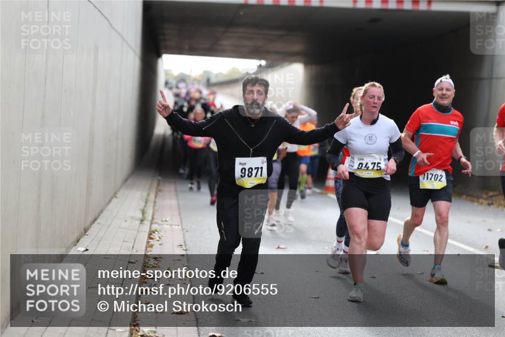 05.10.2025 - 20. swb-Marathon Bremen Michael Strokosch http://msf.ph/oto/9206555 05.10.2025 10:49:50 Laufen 9475, 1702, 9871 meine-sportfotos.de