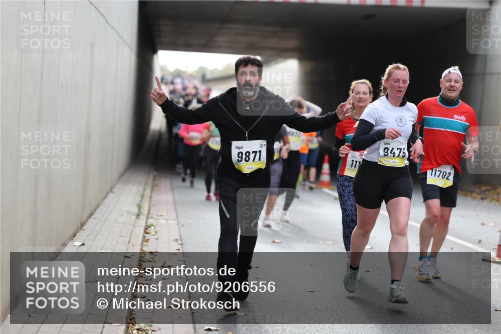 05.10.2025 - 20. swb-Marathon Bremen Michael Strokosch http://msf.ph/oto/9206556 05.10.2025 10:49:51 Laufen 9871, 432, 117, 9475, 11782 meine-sportfotos.de