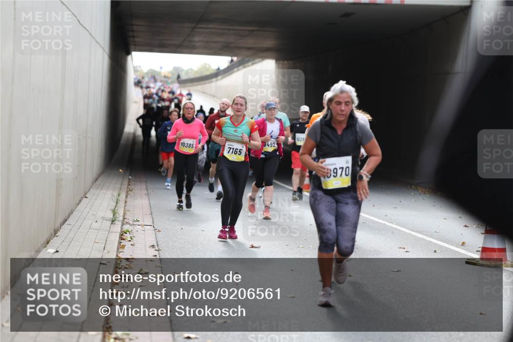 05.10.2025 - 20. swb-Marathon Bremen Michael Strokosch http://msf.ph/oto/9206561 05.10.2025 10:49:53 Laufen 1025, 9492, 10385, 7165, 970 meine-sportfotos.de