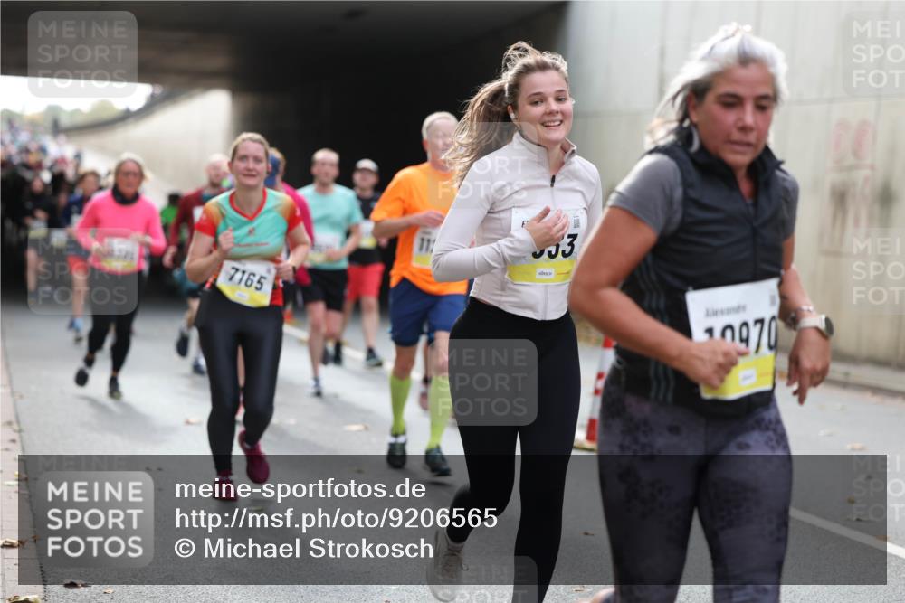 05.10.2025 - 20. swb-Marathon Bremen Michael Strokosch http://msf.ph/oto/9206565 05.10.2025 10:49:55 Laufen 7165, 33, 0970 meine-sportfotos.de