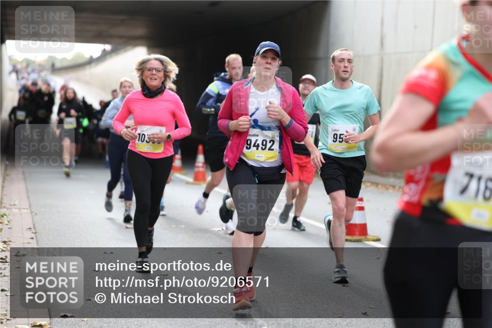 05.10.2025 - 20. swb-Marathon Bremen Michael Strokosch http://msf.ph/oto/9206571 05.10.2025 10:49:57 Laufen 103, 9492, 95, 716 meine-sportfotos.de