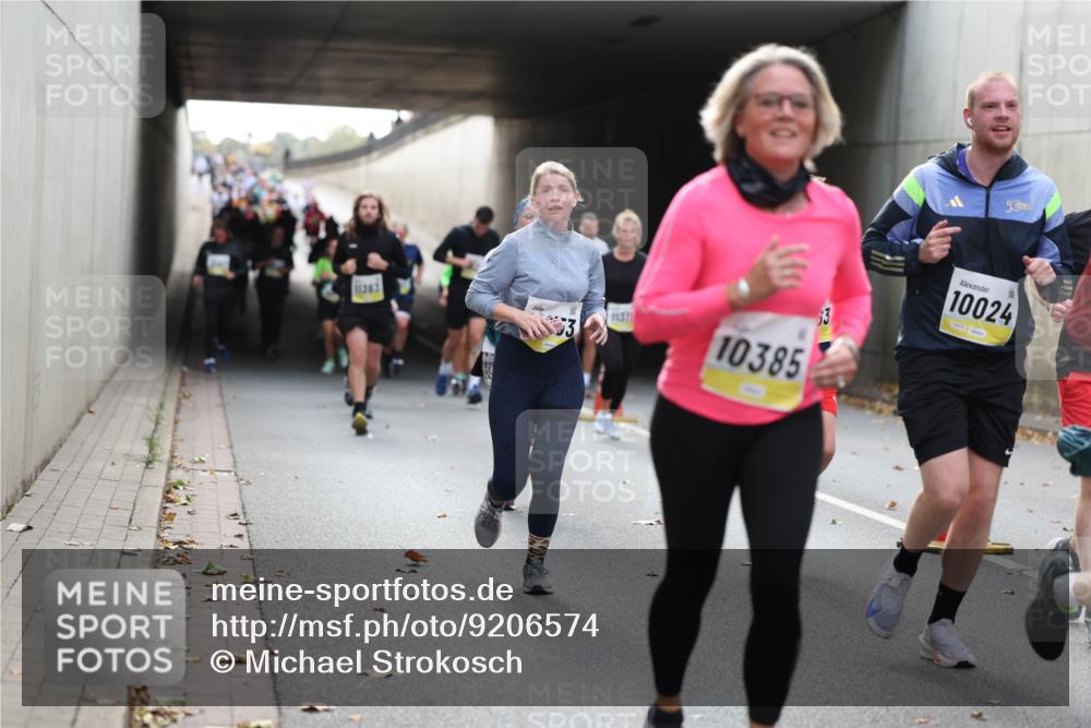 05.10.2025 - 20. swb-Marathon Bremen Michael Strokosch http://msf.ph/oto/9206574 05.10.2025 10:49:59 Laufen 11363, 10385, 53, 50, 10024 meine-sportfotos.de
