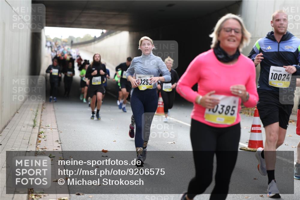 05.10.2025 - 20. swb-Marathon Bremen Michael Strokosch http://msf.ph/oto/9206575 05.10.2025 10:49:59 Laufen 11363, 025, 11317, 0385, 50, 10024 meine-sportfotos.de