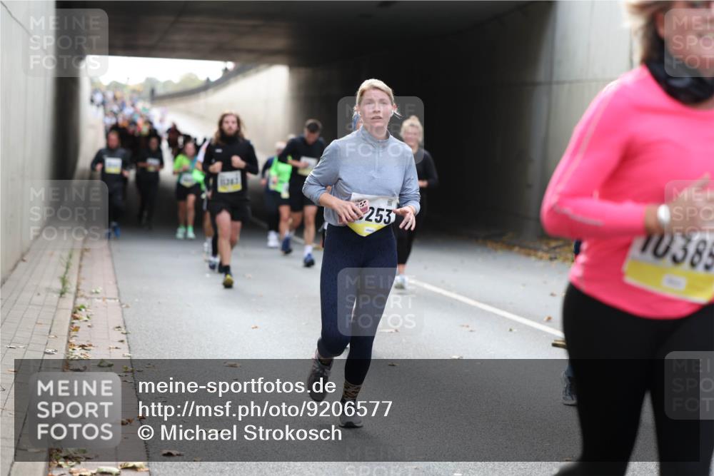05.10.2025 - 20. swb-Marathon Bremen Michael Strokosch http://msf.ph/oto/9206577 05.10.2025 10:49:59 Laufen 10385, 253 meine-sportfotos.de