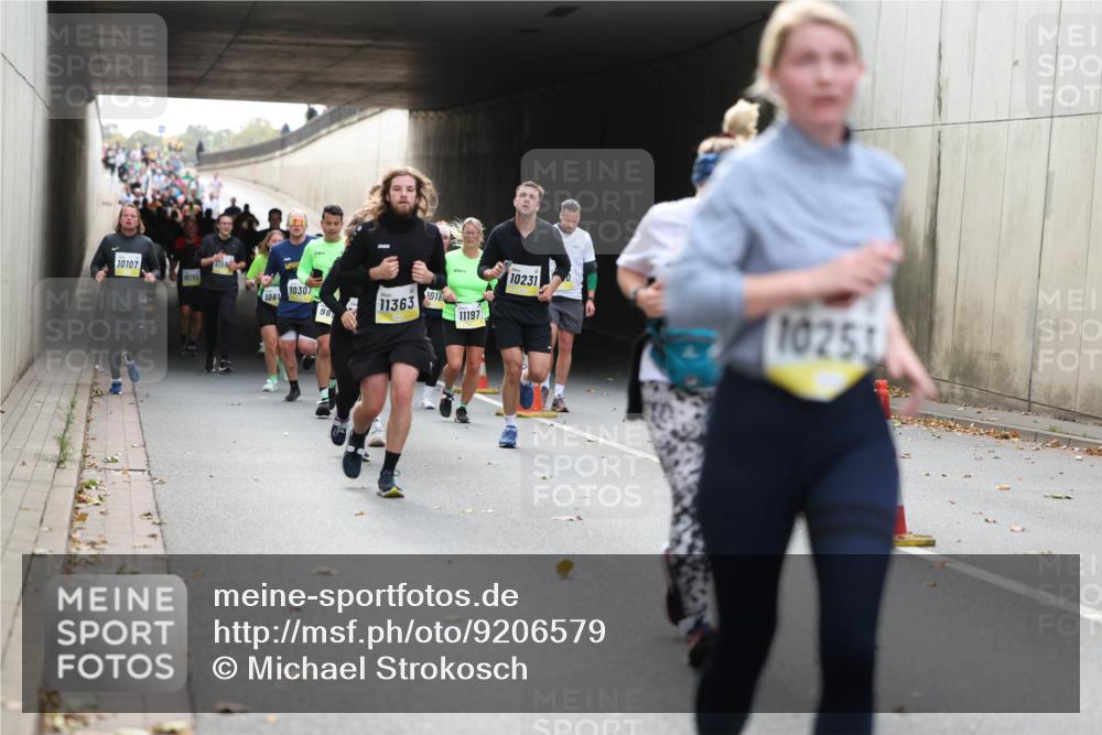05.10.2025 - 20. swb-Marathon Bremen Michael Strokosch http://msf.ph/oto/9206579 05.10.2025 10:50:01 Laufen 10107, 7158, 10755, 1061, 10307, 98, 11363, 1018, 11197, 10231, 10251 meine-sportfotos.de