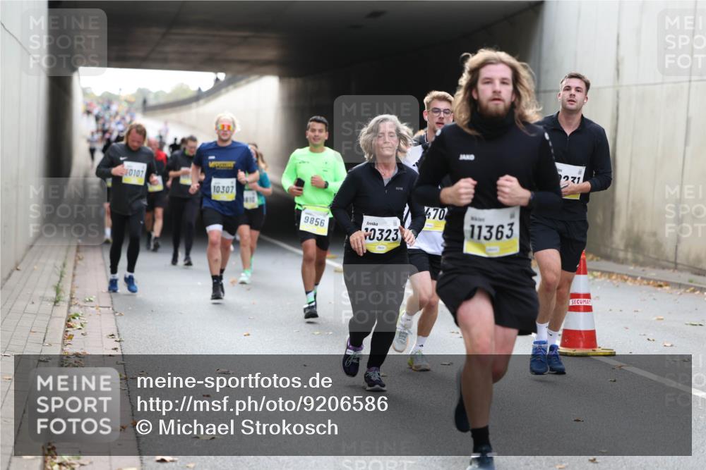 05.10.2025 - 20. swb-Marathon Bremen Michael Strokosch http://msf.ph/oto/9206586 05.10.2025 10:50:03 Laufen 0107, 10307, 9856, 0323, 470, 11363, 231 meine-sportfotos.de