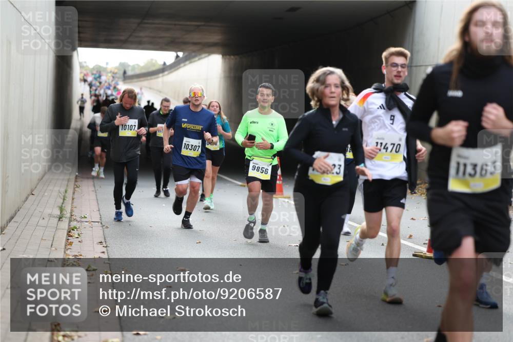 05.10.2025 - 20. swb-Marathon Bremen Michael Strokosch http://msf.ph/oto/9206587 05.10.2025 10:50:04 Laufen 10107, 9, 1470, 10307, 9856, 11363 meine-sportfotos.de