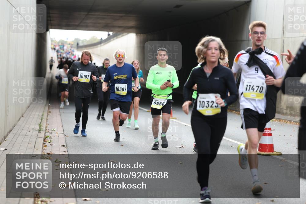05.10.2025 - 20. swb-Marathon Bremen Michael Strokosch http://msf.ph/oto/9206588 05.10.2025 10:50:04 Laufen 112, 30, 10107, 10307, 9856, 10325, 9, 11470 meine-sportfotos.de