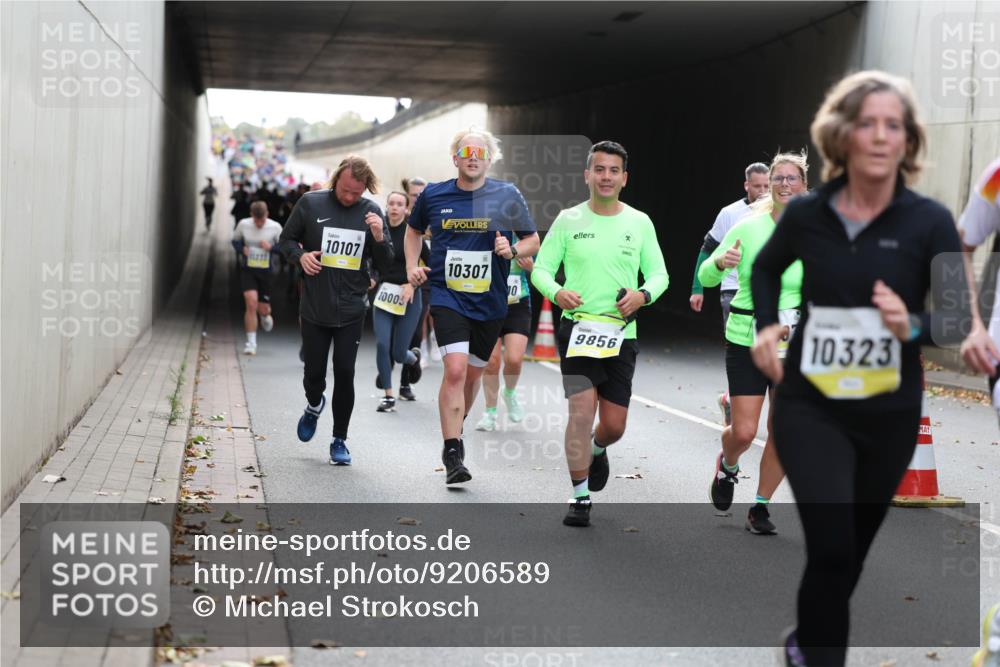05.10.2025 - 20. swb-Marathon Bremen Michael Strokosch http://msf.ph/oto/9206589 05.10.2025 10:50:05 Laufen 11272, 10107, 10003, 10307, 10, 9856, 10323 meine-sportfotos.de