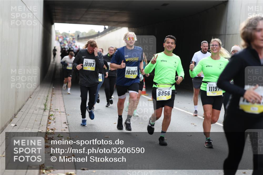05.10.2025 - 20. swb-Marathon Bremen Michael Strokosch http://msf.ph/oto/9206590 05.10.2025 10:50:05 Laufen 7125, 10107, 03, 10307, 9856, 1119 meine-sportfotos.de