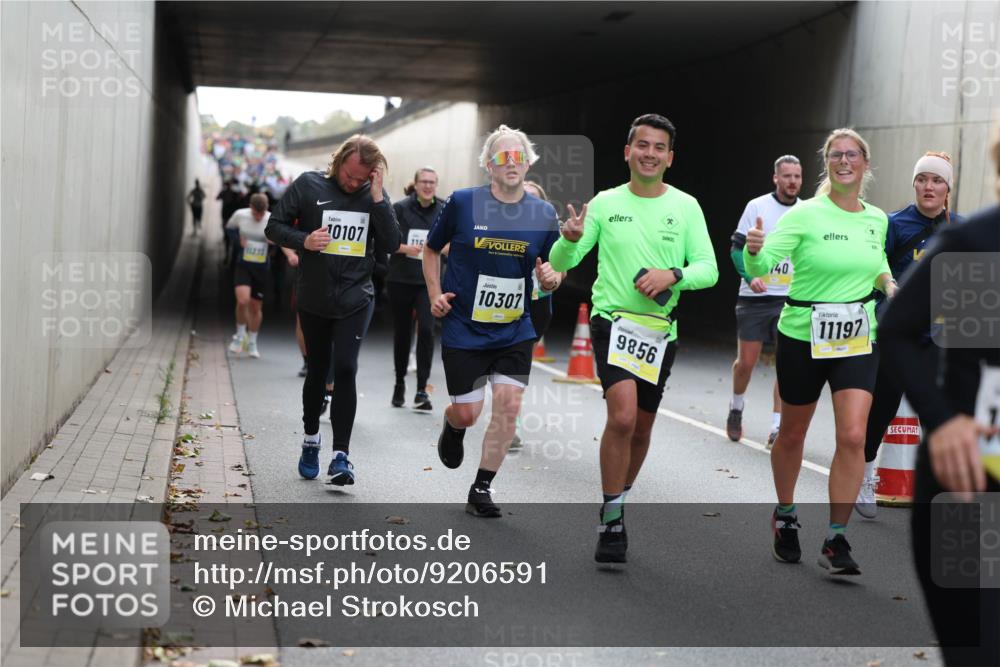 05.10.2025 - 20. swb-Marathon Bremen Michael Strokosch http://msf.ph/oto/9206591 05.10.2025 10:50:05 Laufen 11272, 10107, 115, 10307, 9856, 140, 11197 meine-sportfotos.de