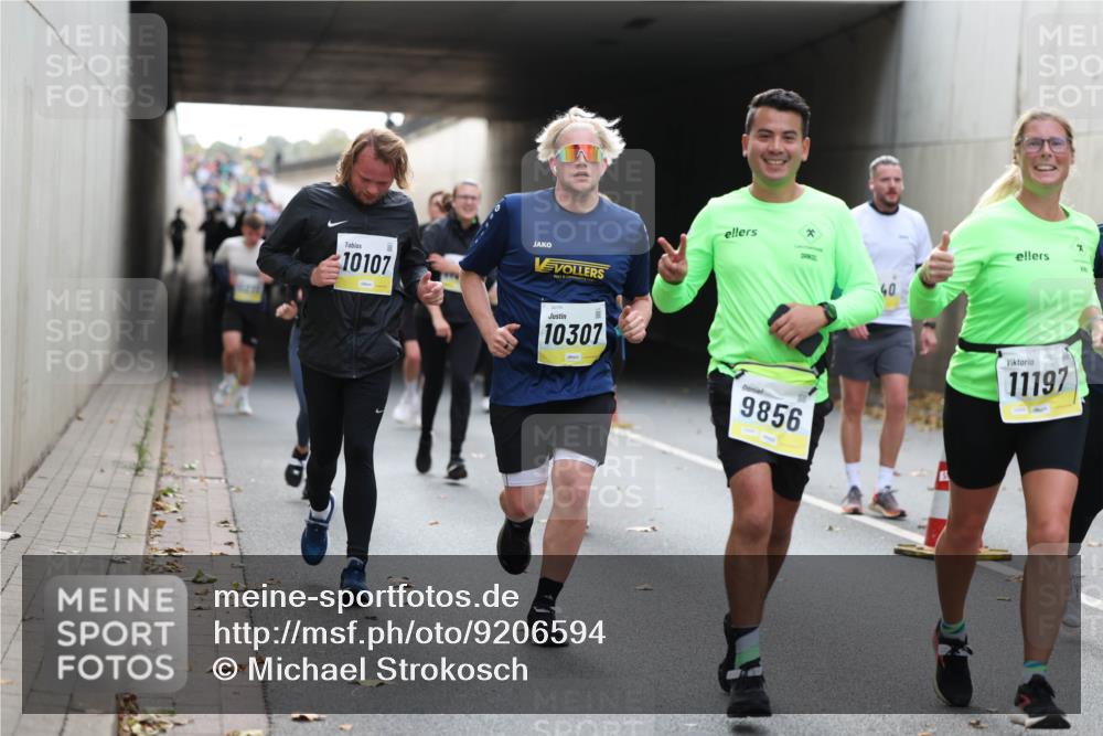 05.10.2025 - 20. swb-Marathon Bremen Michael Strokosch http://msf.ph/oto/9206594 05.10.2025 10:50:06 Laufen 10107, 10307, 9856, 11197 meine-sportfotos.de