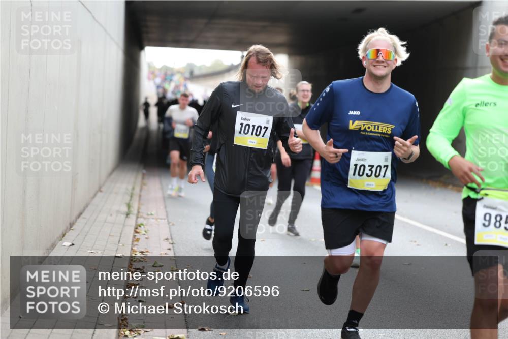 05.10.2025 - 20. swb-Marathon Bremen Michael Strokosch http://msf.ph/oto/9206596 05.10.2025 10:50:07 Laufen 10107, 12175, 10307, 985 meine-sportfotos.de