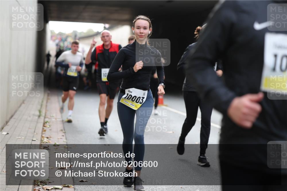 05.10.2025 - 20. swb-Marathon Bremen Michael Strokosch http://msf.ph/oto/9206600 05.10.2025 10:50:09 Laufen 812, 71, 10, 003, 10 meine-sportfotos.de