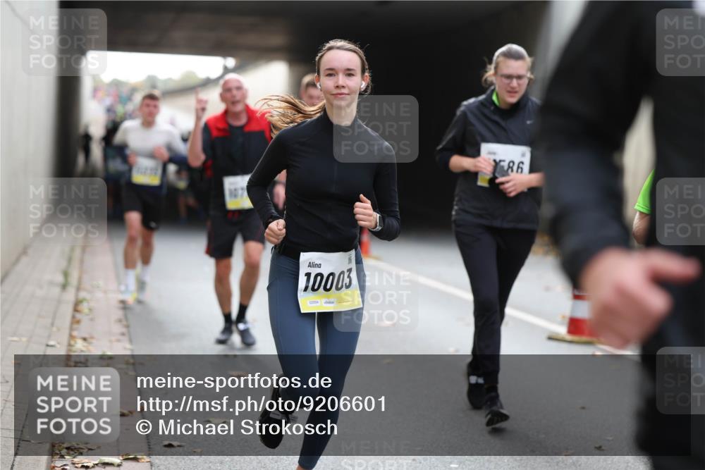 05.10.2025 - 20. swb-Marathon Bremen Michael Strokosch http://msf.ph/oto/9206601 05.10.2025 10:50:09 Laufen 107, 10003, 02504, 86 meine-sportfotos.de