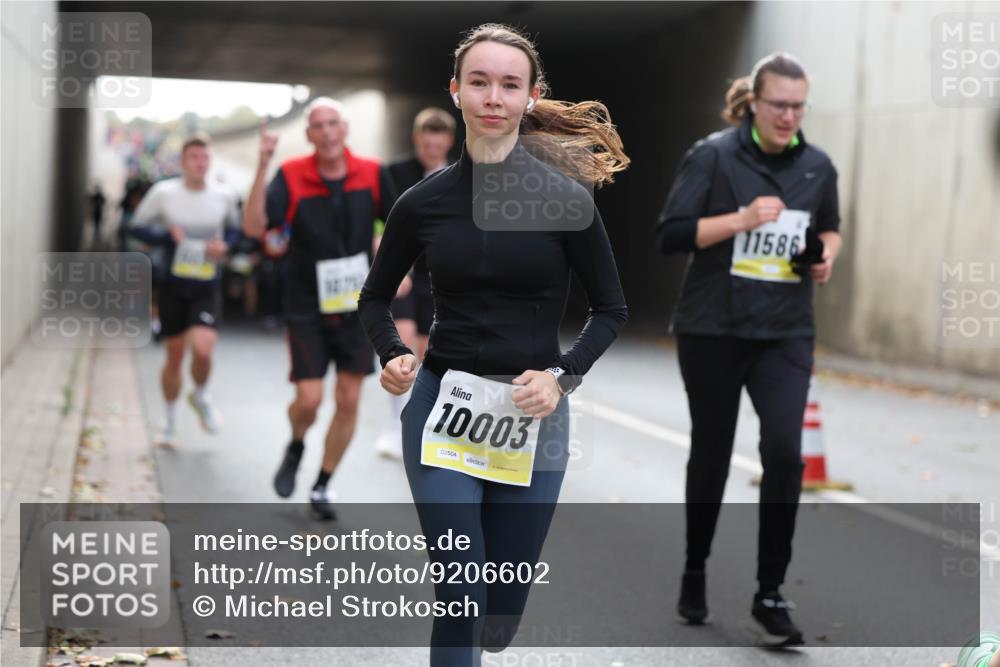 05.10.2025 - 20. swb-Marathon Bremen Michael Strokosch http://msf.ph/oto/9206602 05.10.2025 10:50:09 Laufen 10003, 02504, 11586 meine-sportfotos.de