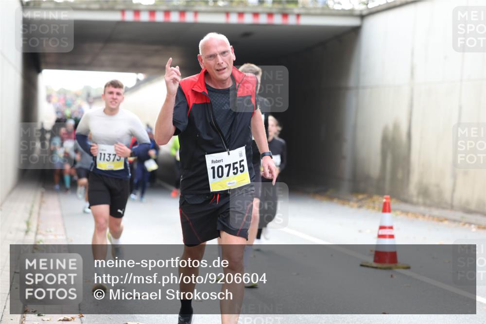 05.10.2025 - 20. swb-Marathon Bremen Michael Strokosch http://msf.ph/oto/9206604 05.10.2025 10:50:10 Laufen 11375, 10755 meine-sportfotos.de