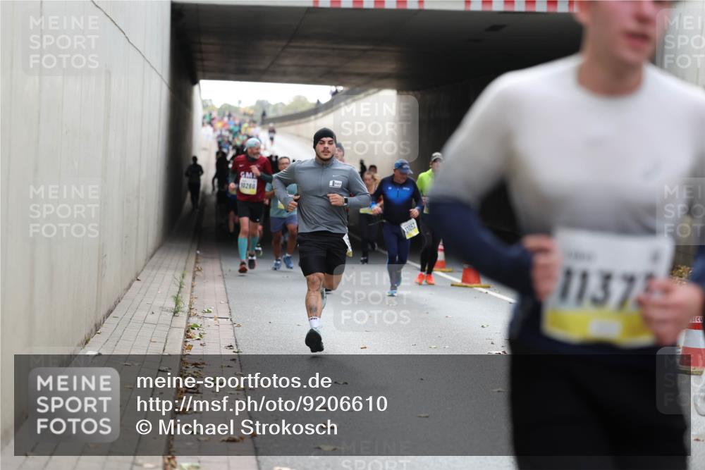 05.10.2025 - 20. swb-Marathon Bremen Michael Strokosch http://msf.ph/oto/9206610 05.10.2025 10:50:13 Laufen 10260, 11052, 11373 meine-sportfotos.de