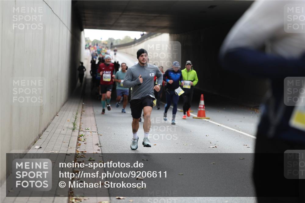 05.10.2025 - 20. swb-Marathon Bremen Michael Strokosch http://msf.ph/oto/9206611 05.10.2025 10:50:13 Laufen 10260, 1959 meine-sportfotos.de