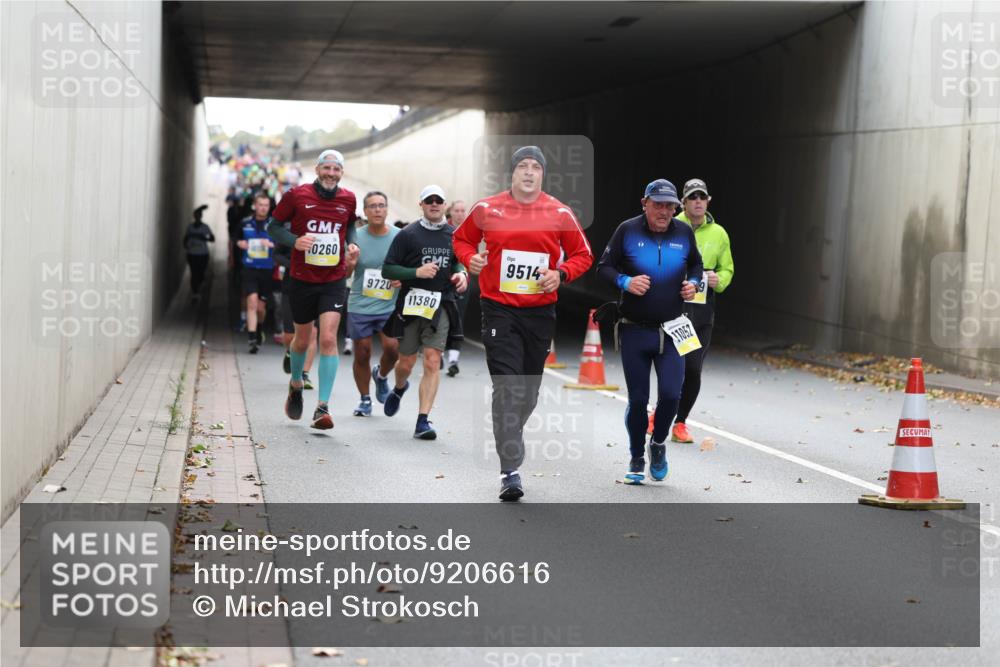 05.10.2025 - 20. swb-Marathon Bremen Michael Strokosch http://msf.ph/oto/9206616 05.10.2025 10:50:15 Laufen 0260, 9514, 9720, 11380, 11052 meine-sportfotos.de