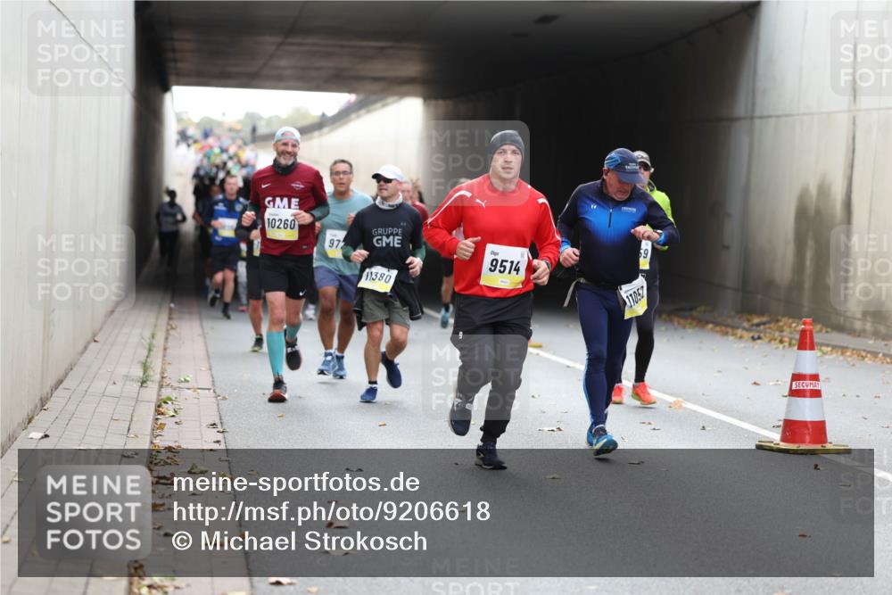 05.10.2025 - 20. swb-Marathon Bremen Michael Strokosch http://msf.ph/oto/9206618 05.10.2025 10:50:16 Laufen 10260, 97, 11380, 9514, 59, 11052 meine-sportfotos.de
