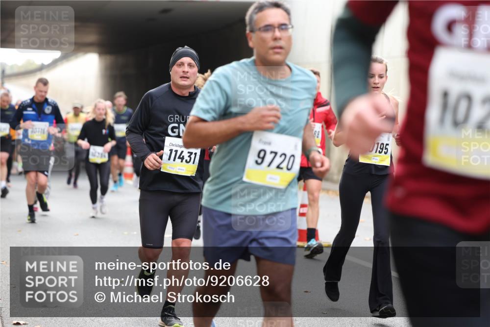 05.10.2025 - 20. swb-Marathon Bremen Michael Strokosch http://msf.ph/oto/9206628 05.10.2025 10:50:20 Laufen 10116, 11431, 02522, 9720, 30, 88, 195, 102 meine-sportfotos.de