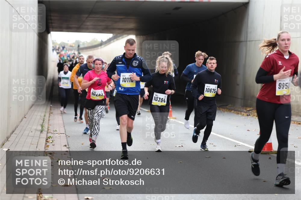 05.10.2025 - 20. swb-Marathon Bremen Michael Strokosch http://msf.ph/oto/9206631 05.10.2025 10:50:22 Laufen 10745, 10287, 10116, 10675, 10394, 995 meine-sportfotos.de
