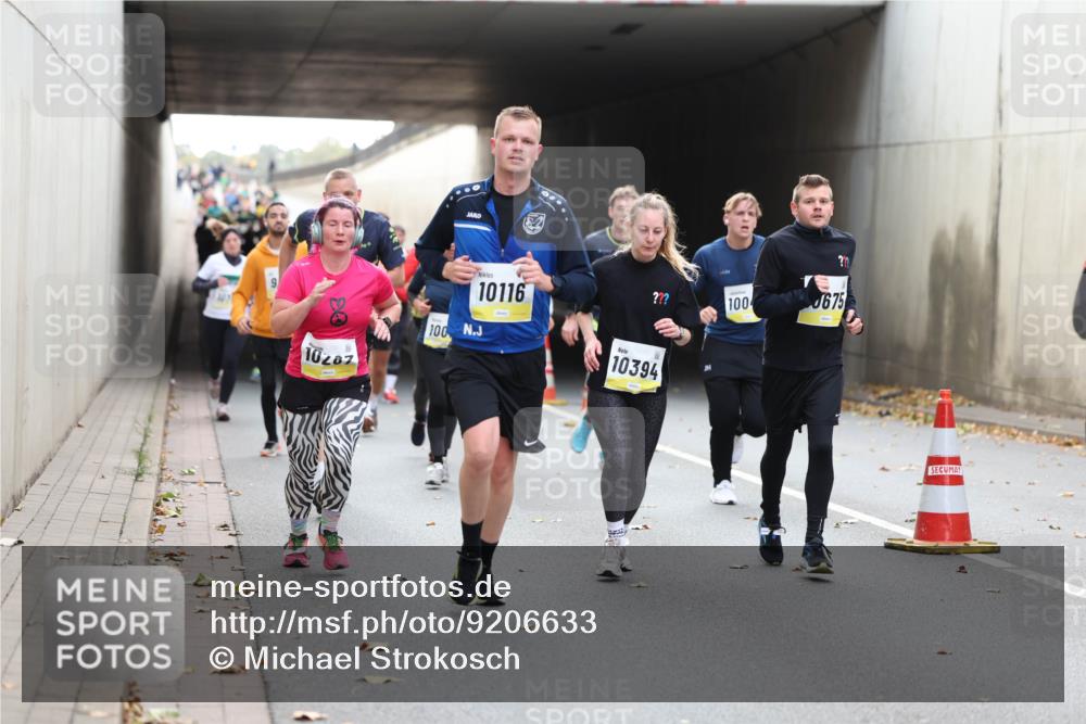05.10.2025 - 20. swb-Marathon Bremen Michael Strokosch http://msf.ph/oto/9206633 05.10.2025 10:50:22 Laufen 9, 10267, 100, 10116, 10394, 100, 675 meine-sportfotos.de