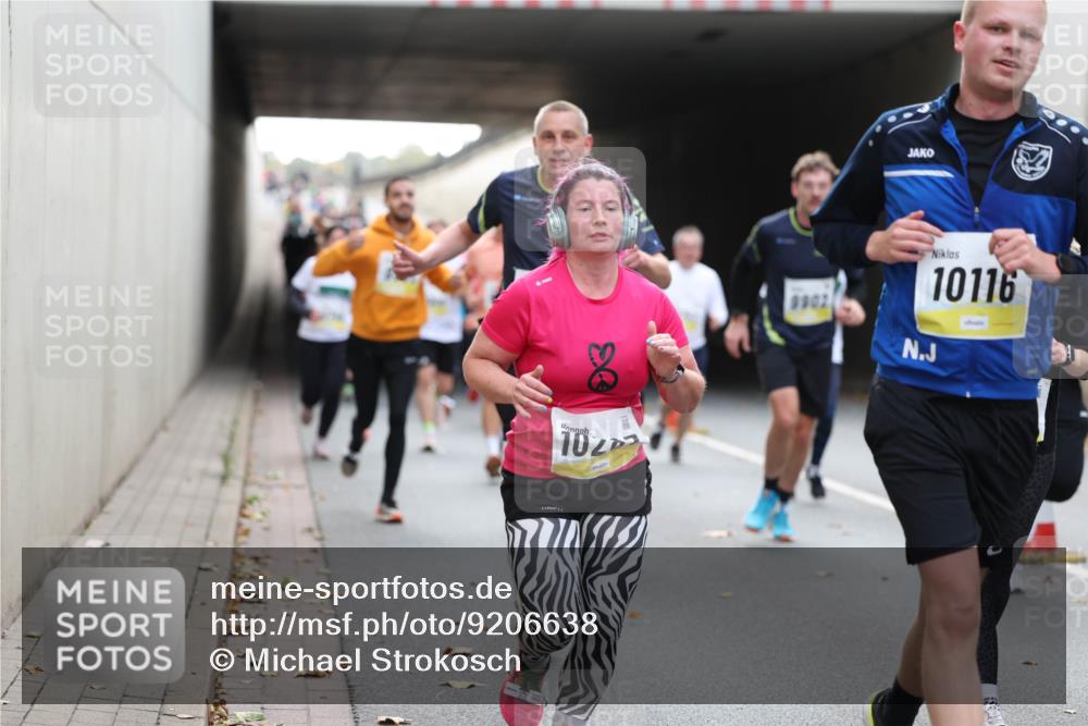 05.10.2025 - 20. swb-Marathon Bremen Michael Strokosch http://msf.ph/oto/9206638 05.10.2025 10:50:24 Laufen 03, 102, 0902, 10116 meine-sportfotos.de