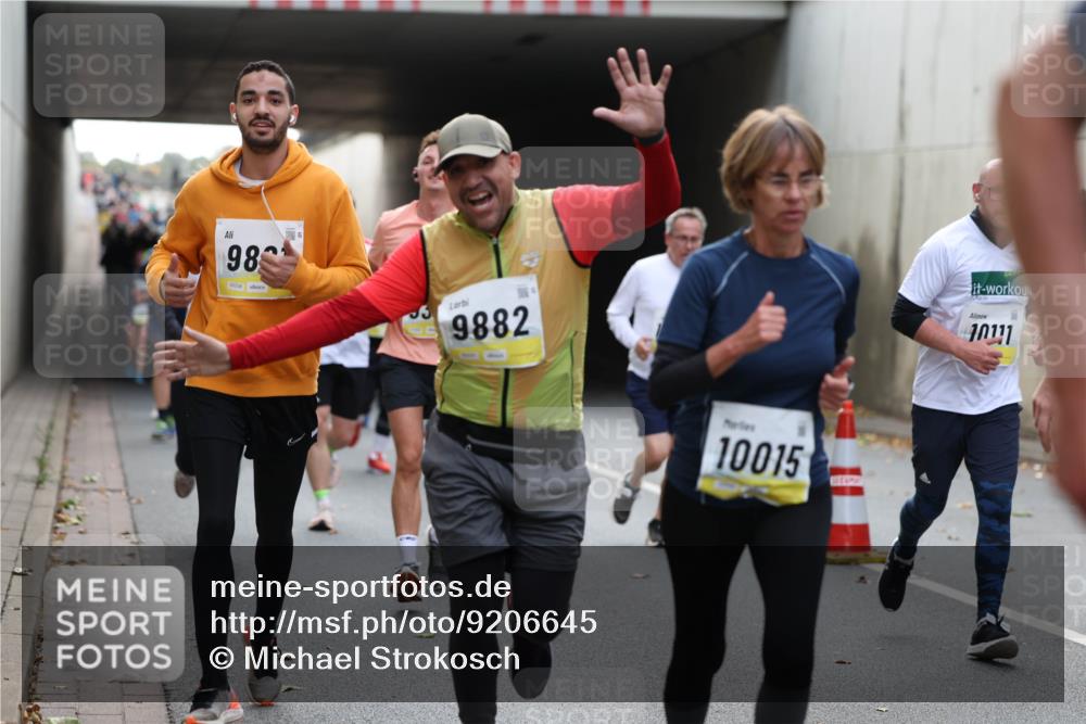 05.10.2025 - 20. swb-Marathon Bremen Michael Strokosch http://msf.ph/oto/9206645 05.10.2025 10:50:26 Laufen 98, 02238, 9882, 10015, 10111 meine-sportfotos.de