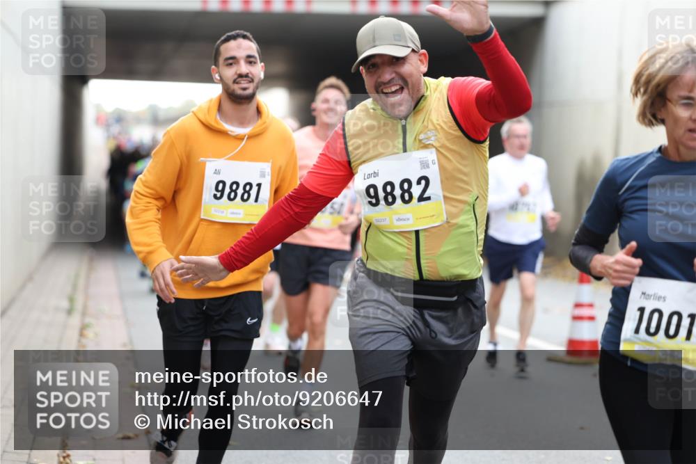 05.10.2025 - 20. swb-Marathon Bremen Michael Strokosch http://msf.ph/oto/9206647 05.10.2025 10:50:26 Laufen 9, 9881, 02238, 9882, 02237, 100 meine-sportfotos.de