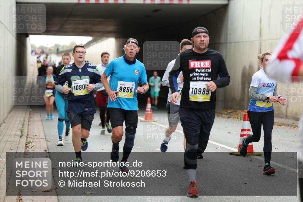 05.10.2025 - 20. swb-Marathon Bremen Michael Strokosch http://msf.ph/oto/9206653 05.10.2025 10:50:30 Laufen 1080, 9855, 10989 meine-sportfotos.de