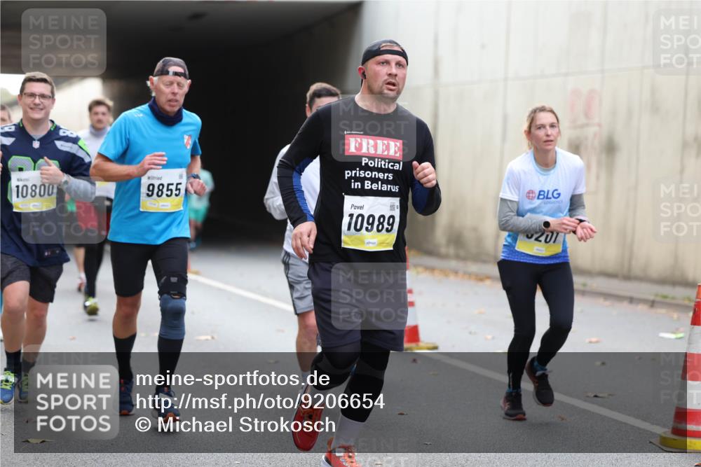 05.10.2025 - 20. swb-Marathon Bremen Michael Strokosch http://msf.ph/oto/9206654 05.10.2025 10:50:30 Laufen 10800, 9855, 10989 meine-sportfotos.de