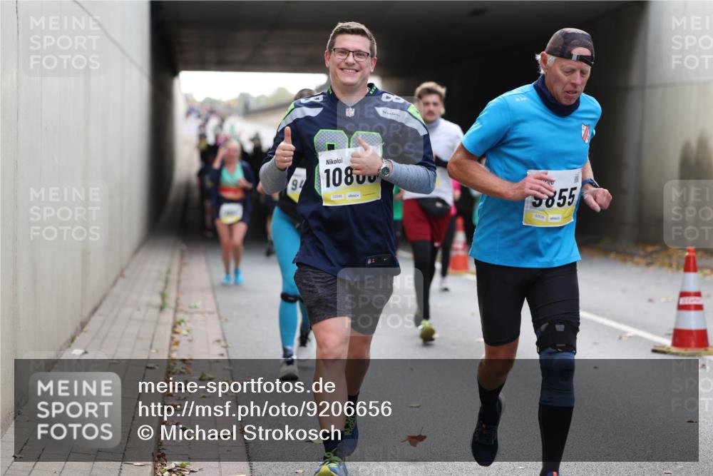 05.10.2025 - 20. swb-Marathon Bremen Michael Strokosch http://msf.ph/oto/9206656 05.10.2025 10:50:31 Laufen 94, 10800, 02095, 5855, 02536 meine-sportfotos.de