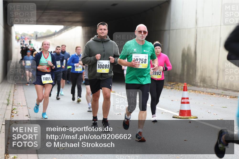 05.10.2025 - 20. swb-Marathon Bremen Michael Strokosch http://msf.ph/oto/9206662 05.10.2025 10:50:34 Laufen 11693, 77148, 10088, 0758, 0992 meine-sportfotos.de