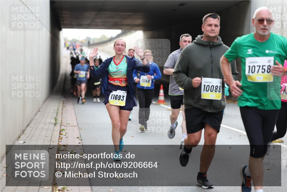 05.10.2025 - 20. swb-Marathon Bremen Michael Strokosch http://msf.ph/oto/9206664 05.10.2025 10:50:35 Laufen 11693, 11148, 10088, 10758 meine-sportfotos.de