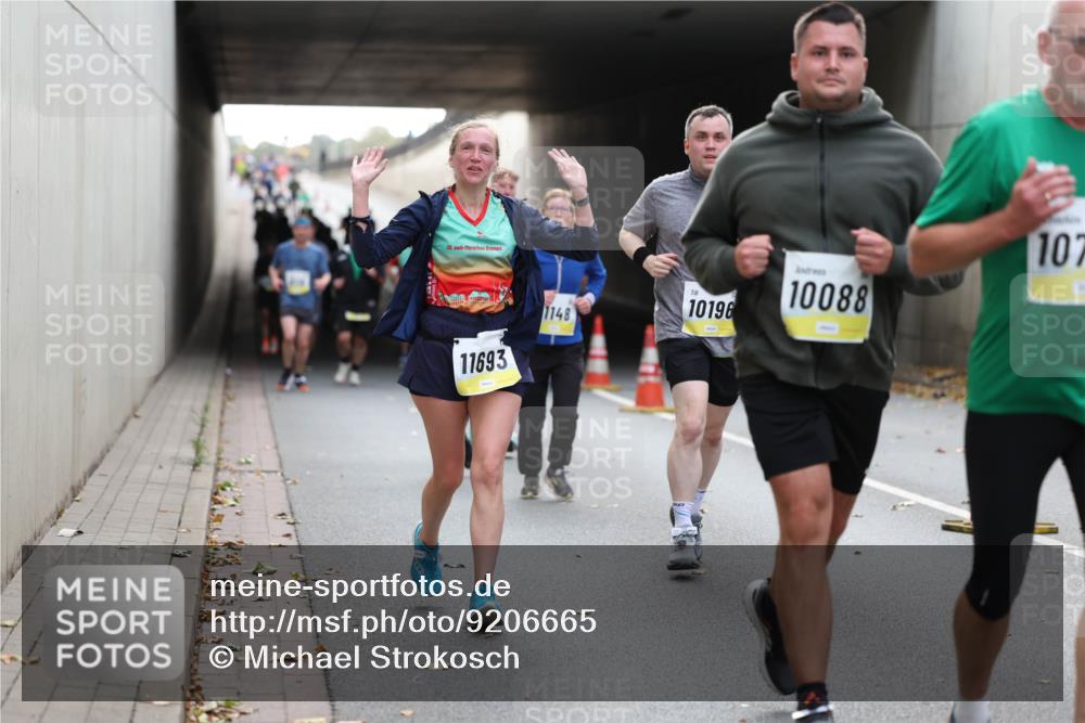 05.10.2025 - 20. swb-Marathon Bremen Michael Strokosch http://msf.ph/oto/9206665 05.10.2025 10:50:35 Laufen 20, 11693, 1148, 10196, 10088, 107 meine-sportfotos.de