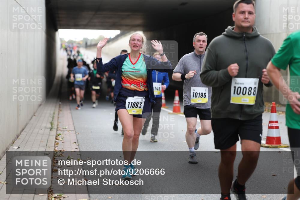 05.10.2025 - 20. swb-Marathon Bremen Michael Strokosch http://msf.ph/oto/9206666 05.10.2025 10:50:36 Laufen 20, 11693, 1148, 10196, 10088 meine-sportfotos.de