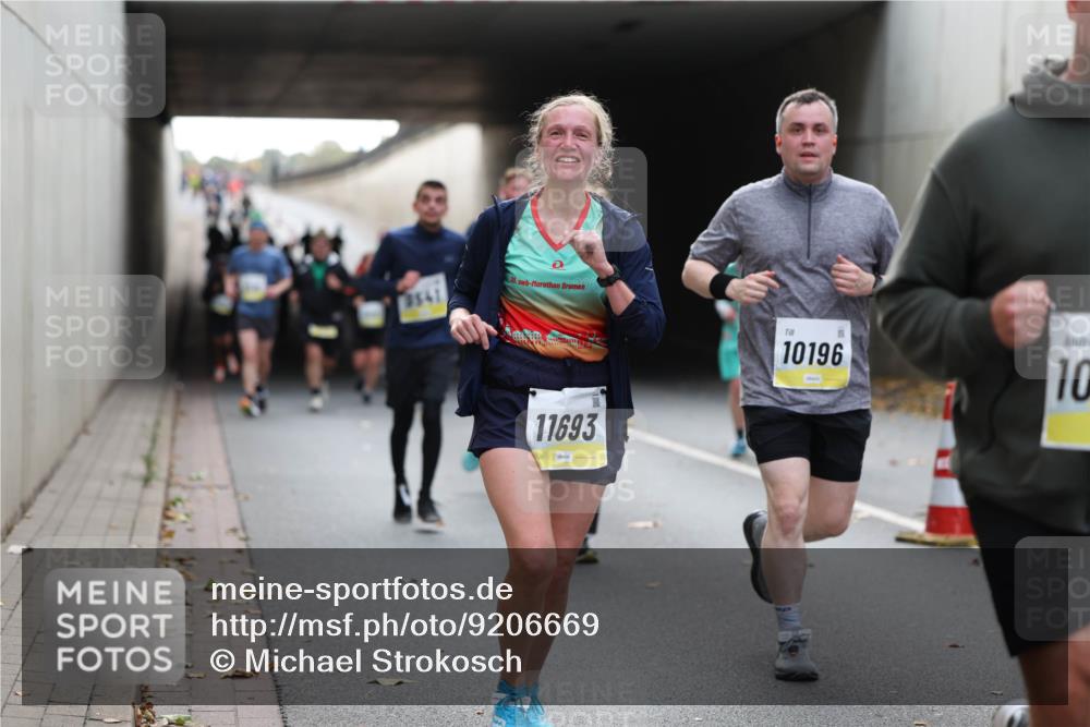 05.10.2025 - 20. swb-Marathon Bremen Michael Strokosch http://msf.ph/oto/9206669 05.10.2025 10:50:36 Laufen 3541, 20, 11693, 10196, 10 meine-sportfotos.de