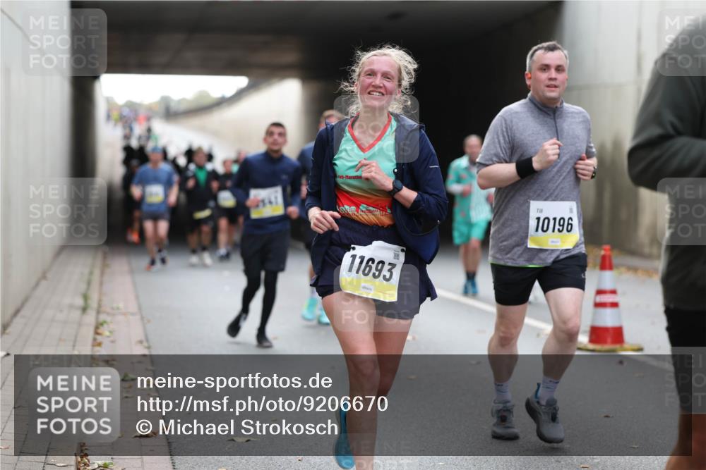 05.10.2025 - 20. swb-Marathon Bremen Michael Strokosch http://msf.ph/oto/9206670 05.10.2025 10:50:36 Laufen 11693, 10196 meine-sportfotos.de