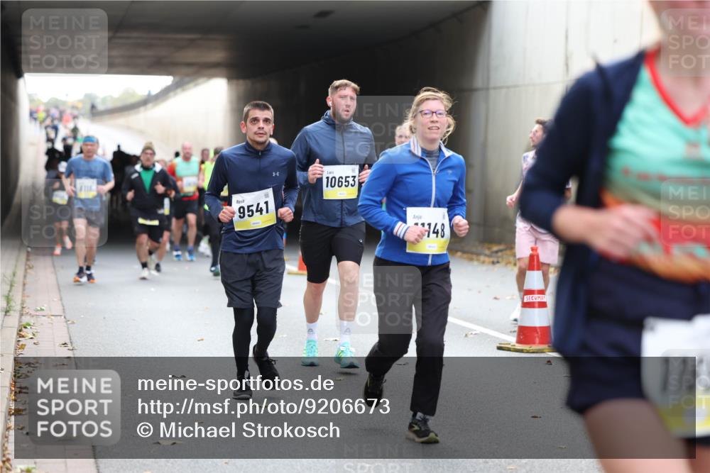 05.10.2025 - 20. swb-Marathon Bremen Michael Strokosch http://msf.ph/oto/9206673 05.10.2025 10:50:38 Laufen 9541, 10653, 148, 1163 meine-sportfotos.de