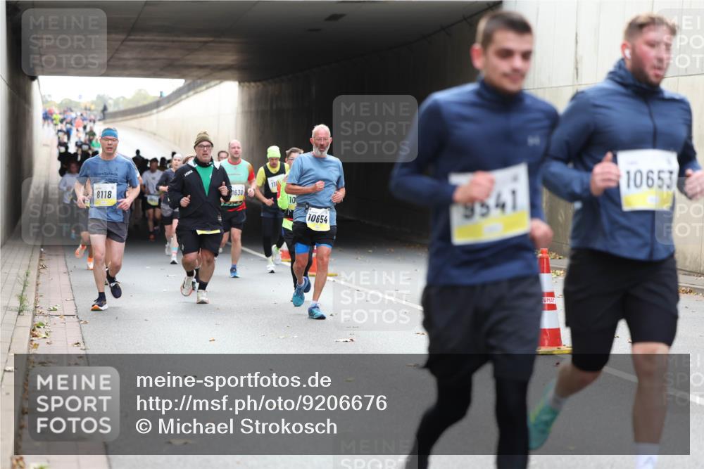 05.10.2025 - 20. swb-Marathon Bremen Michael Strokosch http://msf.ph/oto/9206676 05.10.2025 10:50:39 Laufen 8118, 1630, 116, 10, 10654, 8541, 10653 meine-sportfotos.de