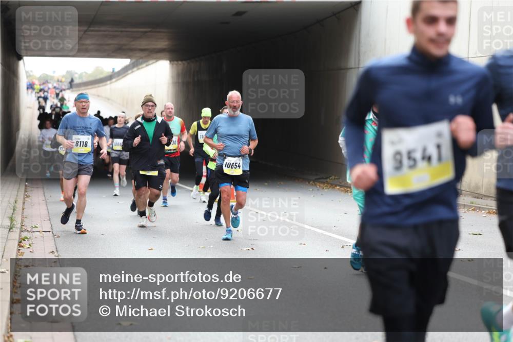 05.10.2025 - 20. swb-Marathon Bremen Michael Strokosch http://msf.ph/oto/9206677 05.10.2025 10:50:40 Laufen 8118, 1066, 30, 110, 10654, 9541 meine-sportfotos.de