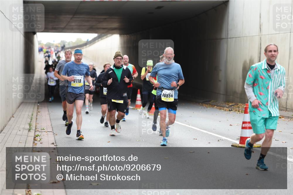 05.10.2025 - 20. swb-Marathon Bremen Michael Strokosch http://msf.ph/oto/9206679 05.10.2025 10:50:40 Laufen 8118, 10, 10654 meine-sportfotos.de