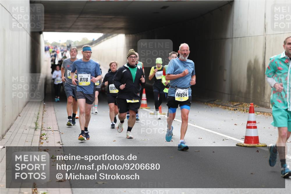 05.10.2025 - 20. swb-Marathon Bremen Michael Strokosch http://msf.ph/oto/9206680 05.10.2025 10:50:41 Laufen 9, 8118, 103, 11087, 10654 meine-sportfotos.de