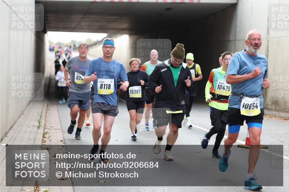 05.10.2025 - 20. swb-Marathon Bremen Michael Strokosch http://msf.ph/oto/9206684 05.10.2025 10:50:42 Laufen 925, 00, 8118, 10387, 10475, 10654 meine-sportfotos.de