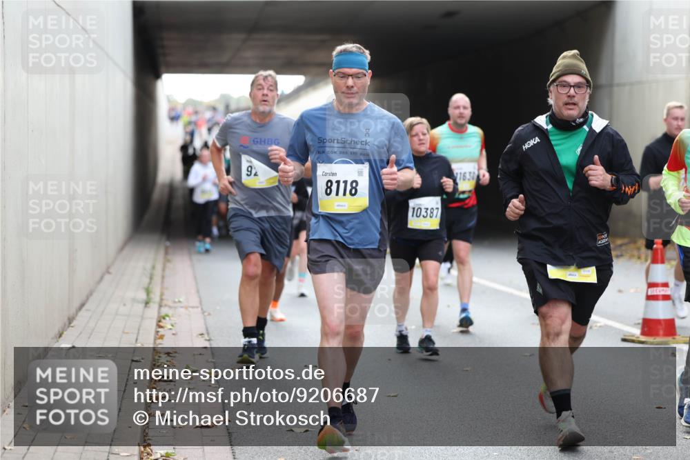 05.10.2025 - 20. swb-Marathon Bremen Michael Strokosch http://msf.ph/oto/9206687 05.10.2025 10:50:43 Laufen 00, 92, 8118, 10387, 1630 meine-sportfotos.de