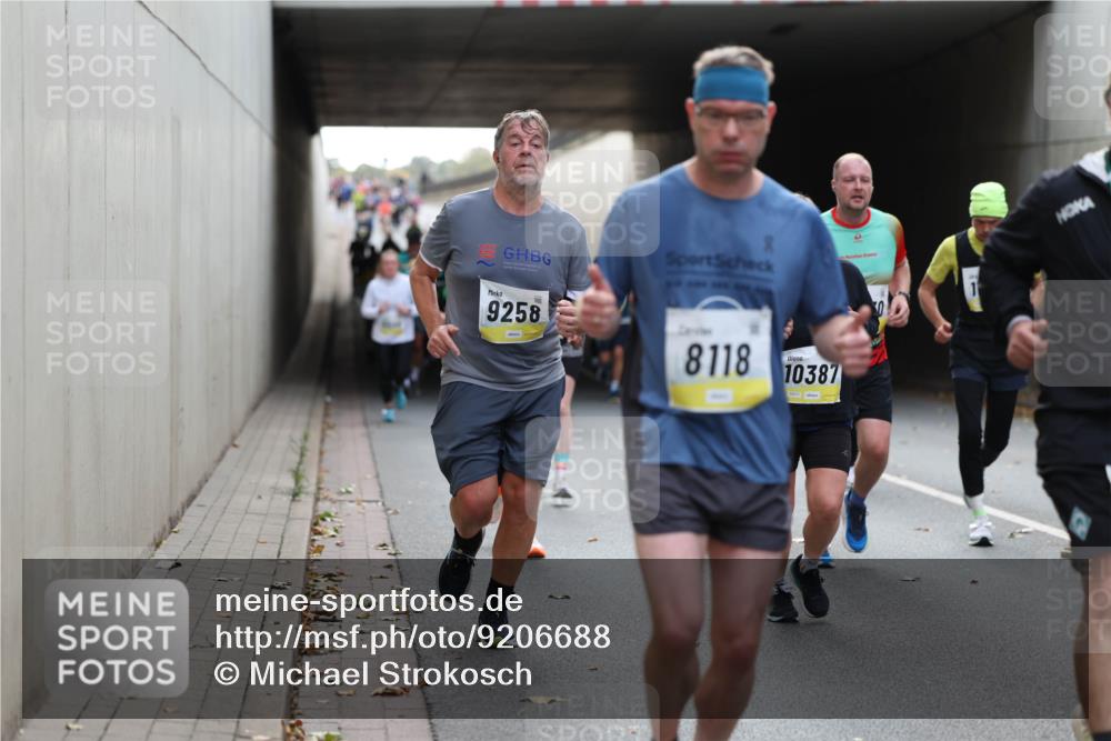 05.10.2025 - 20. swb-Marathon Bremen Michael Strokosch http://msf.ph/oto/9206688 05.10.2025 10:50:43 Laufen 9258, 8118, 10387 meine-sportfotos.de