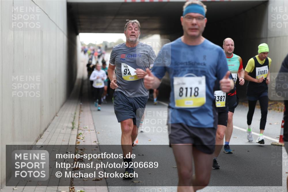 05.10.2025 - 20. swb-Marathon Bremen Michael Strokosch http://msf.ph/oto/9206689 05.10.2025 10:50:44 Laufen 92, 8118, 387, 11081 meine-sportfotos.de