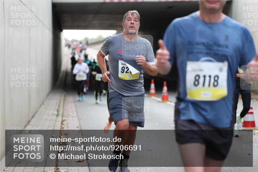 05.10.2025 - 20. swb-Marathon Bremen Michael Strokosch http://msf.ph/oto/9206691 05.10.2025 10:50:44 Laufen 92, 8118 meine-sportfotos.de